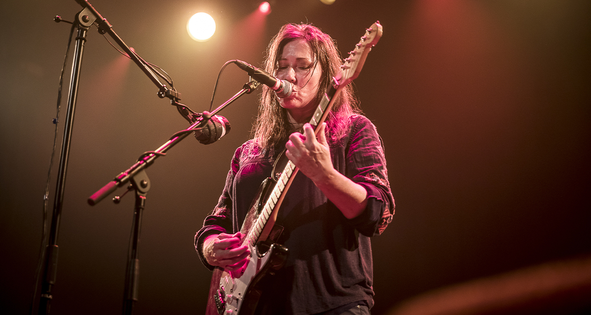 Kim Deal Learns She's Been Kicked Out of the Pixies after Plugging