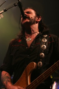 lemmy kilmister kreuz wart pursue career edmonton ian vraag bassists influential eiserne eisernes reds hawkwind wollte fraser motoerhead moby musician