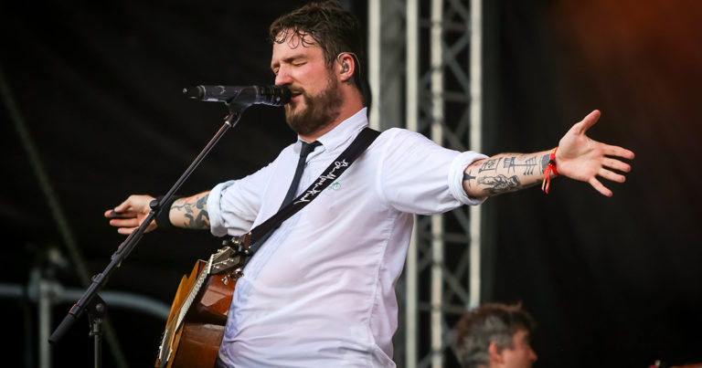 Committed Frank Turner Gains 40 Pounds to Cover Fat Mike’s Songs for ...