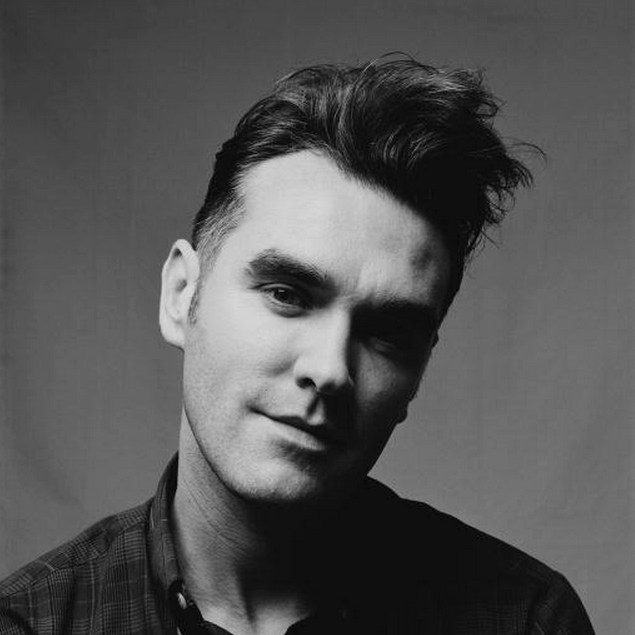 Henry Rollins without makeup, apologizing for a column he wrote.
