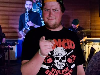 I Prefer Small, Intimate Shows So I Only Listen to Shitty Bands