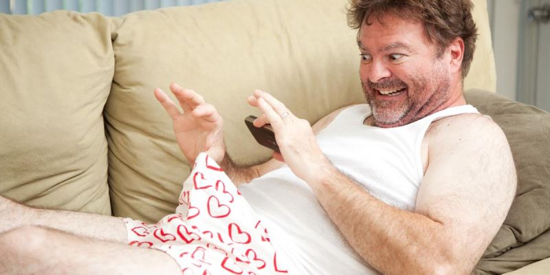 I Send Nude Pictures of Myself to Victims of Revenge Porn to Help Them Heal