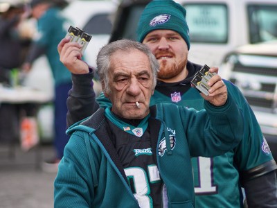 philly, throwing, batteries, eagles, super bowl