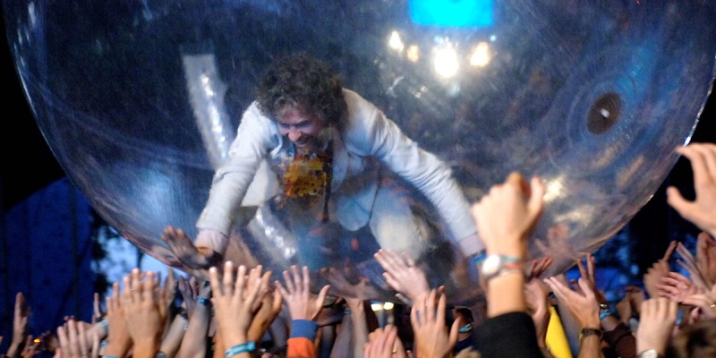 wayne coyne, flamming lips, bubble, immune system