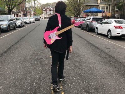 smokes, out, guitarist