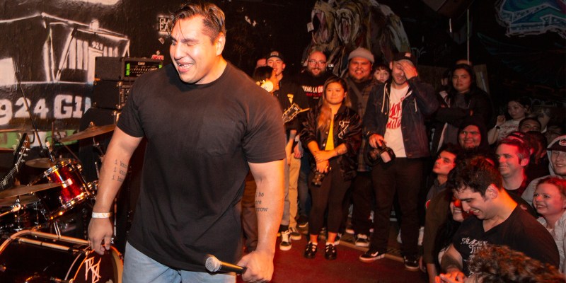 polite, frontman, shows