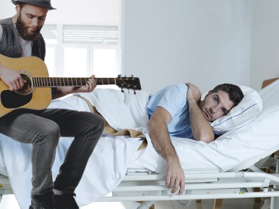 guitarist, coma, out of tune