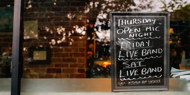 open mic, closed, sign