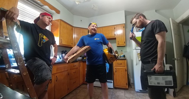 Local Man’s Got Pizza and Beer if Friends Don’t Mind Providing $1500 Worth of Free Labor