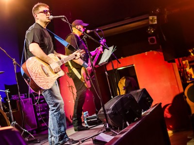 headliner, audience, band, attendance