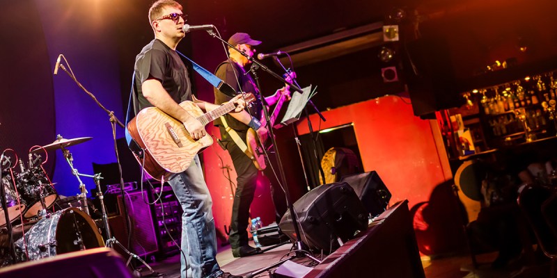 headliner, audience, band, attendance