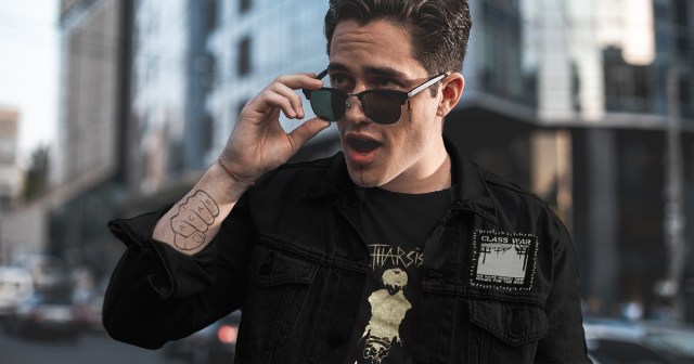 Mysterious Sunglasses Found in Alley Allow Drifter to See Which Punks are Secretly Posers