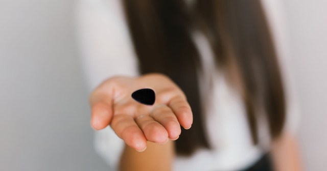 Punk Bassist Prefers Pick Over Fingers While Jamming On Girlfriend’s Clit