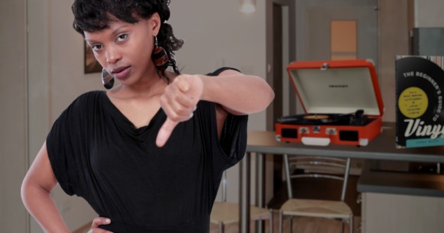 Tinder Date Abruptly Ends After Woman Spots Crosley Turntable in Man’s Apartment