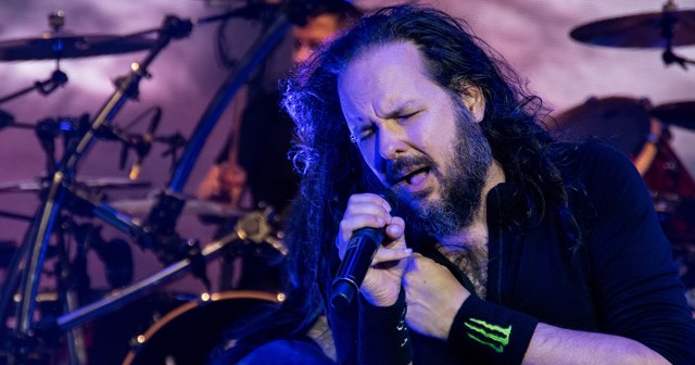 Visibly Panicked Jonathan Davis Enters Fourth Straight Hour of Scatting