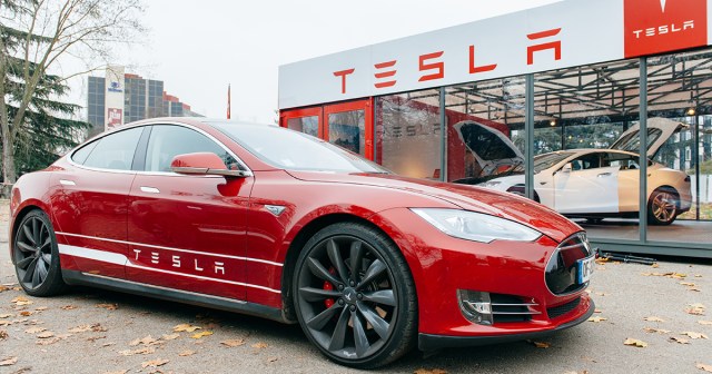 Tesla Update Requires Owner to Tweet Praise at Elon Musk Before Car Starts