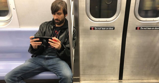 Heartwarming: Pregnant Woman Gives Up Subway Seat to Gamer Playing Switch