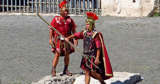 Opening Gladiator Asks to Borrow Headliner’s Trident, Big Net