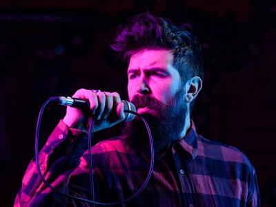 lying, frontman, back, venue