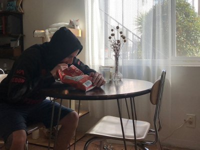 prisoner, eats, food