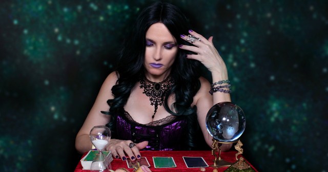 Obviously Hungover Tarot Reader Just Describing Ross/Rachel Plotline from “Friends”