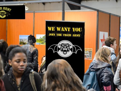 tiger army, recruiter, table