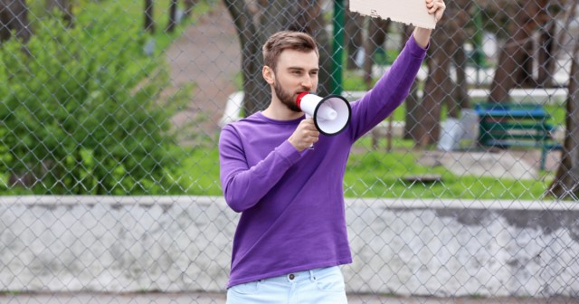 True Ally! This Male Feminist Is the Loudest at Today’s Women’s March