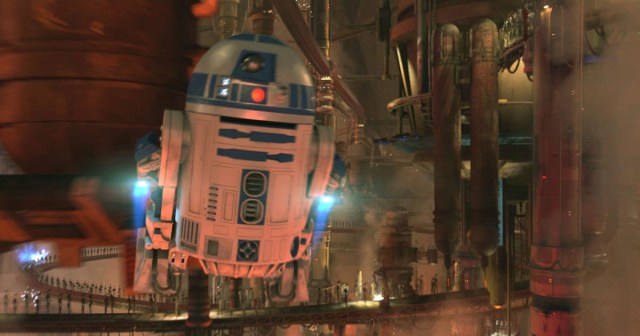 R2-D2 Suddenly Remembers a Bunch of Cool Shit It Can Do