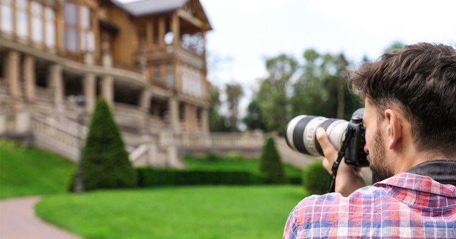 TMZ Reporter Camps Out for Days Waiting for Popular Twitch Streamer to Leave House