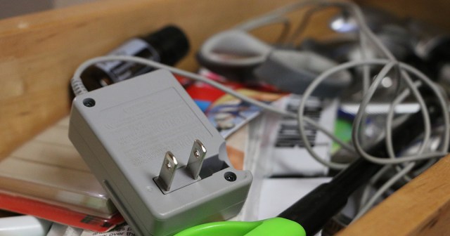 3DS Charger Really Making Drawer a Nightmare to Navigate