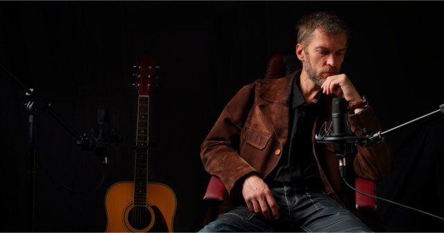 Dad of the Year? This Touring Musician Has No Chance of Giving Coronavirus to His Kids
