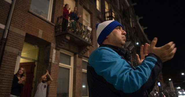 Community Applauds at 3 a.m. Every Day to Celebrate Gaming Heroes Who Don’t Go Outside