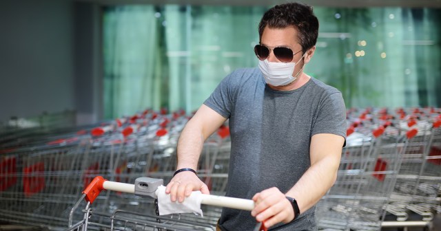 Johnny Knoxville Sanitizes Shopping Cart Before Crashing It Into ’94 Ford Tempo