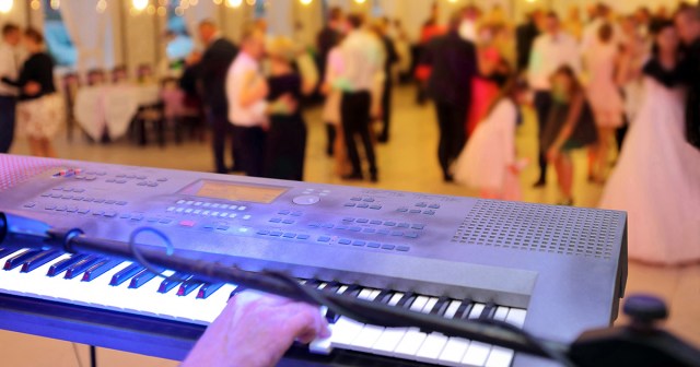 Wedding Band Can’t Believe How Many People Came Out to See Them