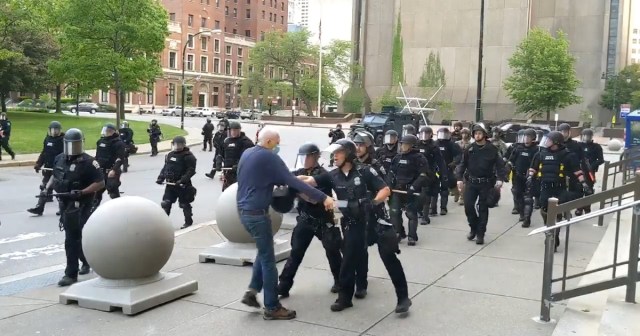 “Buffalo buffalo Buffalo buffalo buffalo buffalo Buffalo Cops Are All Bastards” Is a Grammatically Correct Sentence in American English