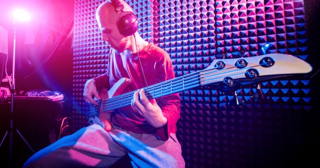 We Sit Down With the Composer Who Only Uses Distorted Bass Notes to Make Soundtracks for YouTube Conspiracy Videos