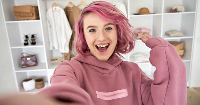 Instagram Post of Twitter Screenshot Shows TikTok Star Reacting to Vine Compilation on YouTube