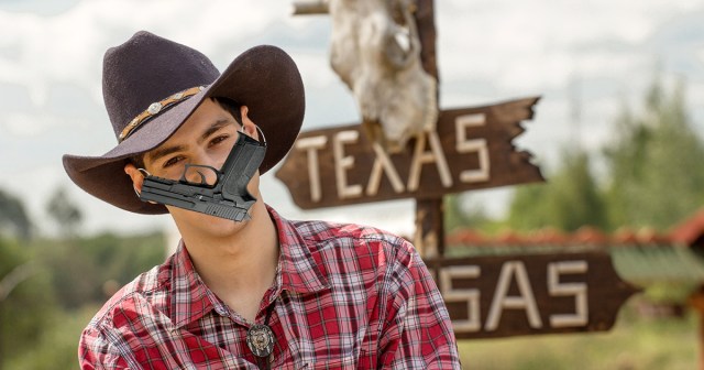 New Texas Law Requires Each Citizen to Wear Face Mask That Is Also Fully Functioning Gun