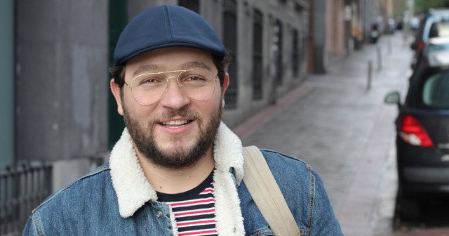 Guy with Pavement Lyrics on Tinder Profile Looking for Obscure but Critically Acclaimed Relationship