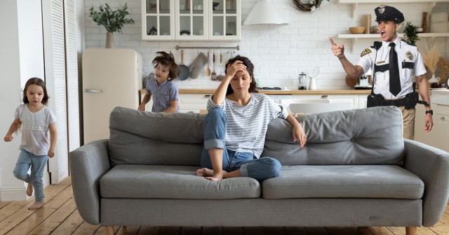Naïve Anger Management Counselor Tells Cop to Picture Suspects Are His Wife and Children