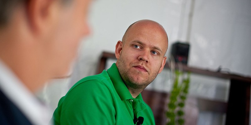 spotify, money, green shirt, balding, court, kids, custody, angry, sad, upset, cheap