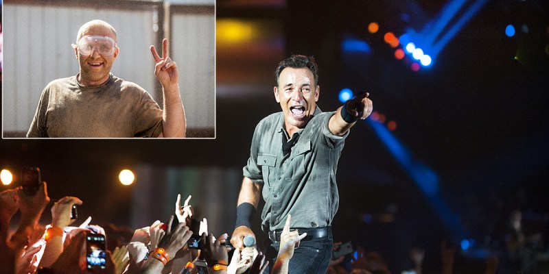 bruce, the boss, singer, naked, old man, new jersey, fancy, cool, weird, strange, fans, concert, microphone, worker