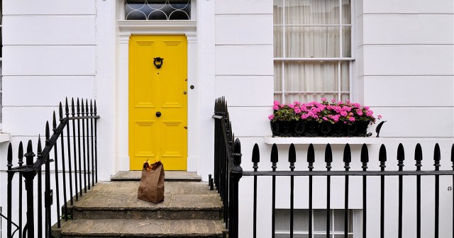 Robert Smith Leaves Flaming Bag of Fried Chicken on Morrissey’s Porch Again
