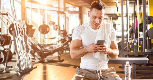 Guy Working Out to Pink Floyd Starting Workout with Solid 7-Minute Rest