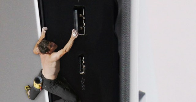 Alex Honnold Completes First Free Solo Ascent of PS5