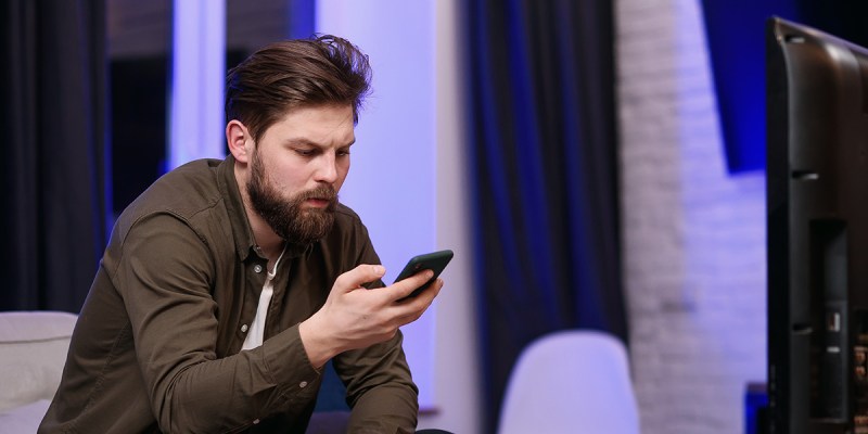 watch, phone, read, understand, cheat, noob, beginner, phone, iphone, comb over, brunette, green jacket