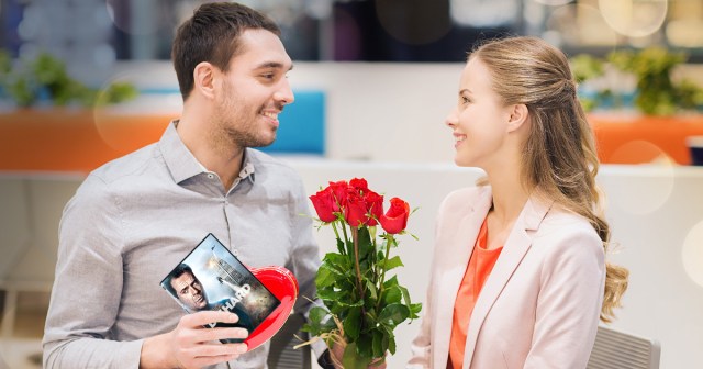 Boyfriend Preps for Valentine’s Day by Building “Die Hard is a Rom Com” Case