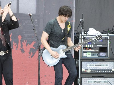 trapt, guitarist, singer, screamer, annoying, goth, emo, metal, v neck, overrated, old, ignorant, racist, creepy, close minded