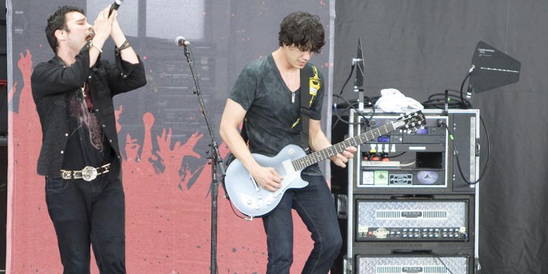 trapt, guitarist, singer, screamer, annoying, goth, emo, metal, v neck, overrated, old, ignorant, racist, creepy, close minded