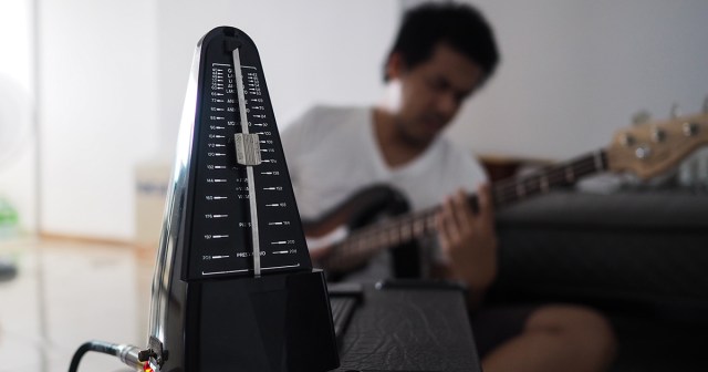 Metronome Clearly Speeding Up and Slowing Down